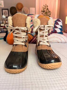 DV by Dolce Vita Duck Boot size 7